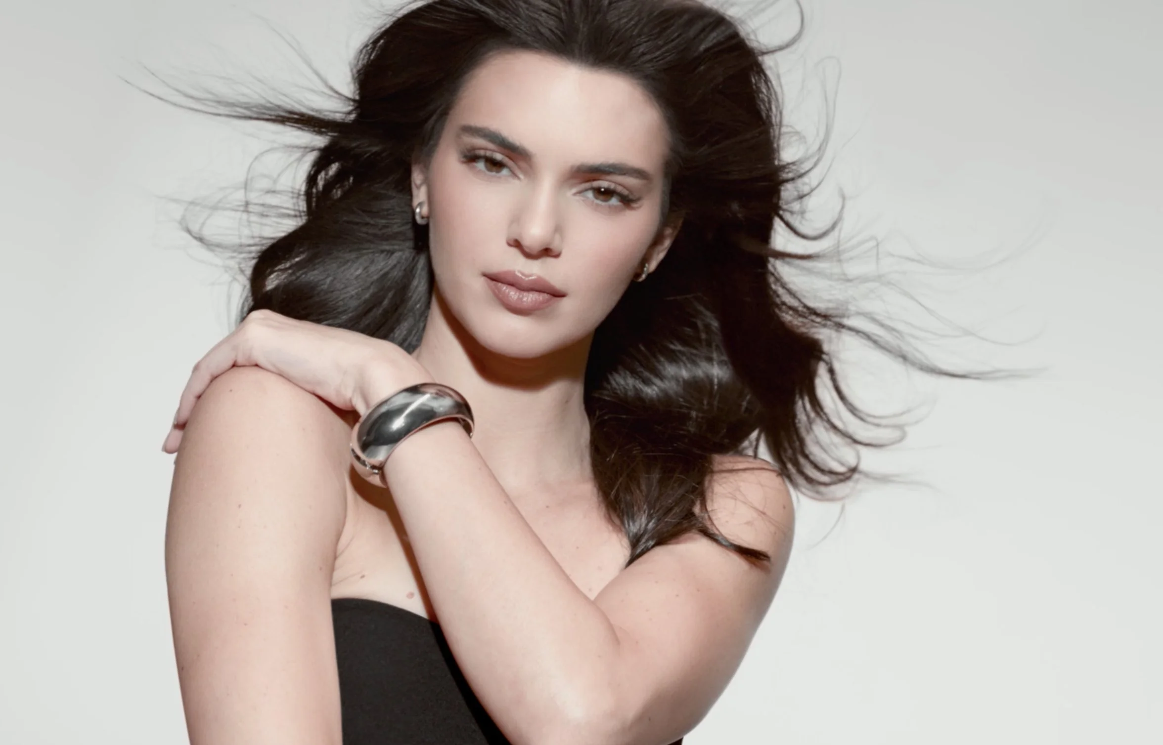 L'ORÉAL PARIS — ELVIVE HYDRA HYALURONIC - KENDALL JENNER — visuel 2