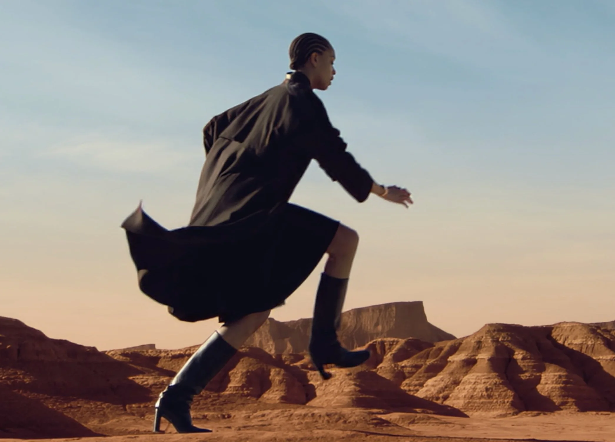 HERMÈS — "Le Temps suspendu" Montre Arceau — visuel 3